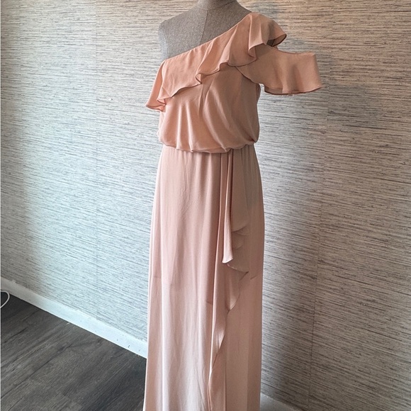 BCBGMAXAZRIA Dahlia Women’s Ruffled 1 Shoulder Front Slit Gown rose blush color - Picture 7 of 8